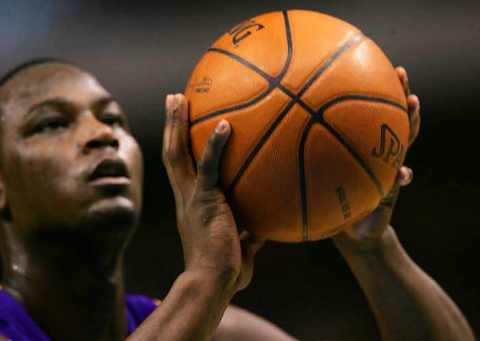 Kwame-Brown-free-throw.jpg
